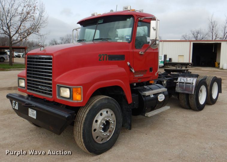 image for item DH5303 2008 Mack Pinnacle CHU semi truck
