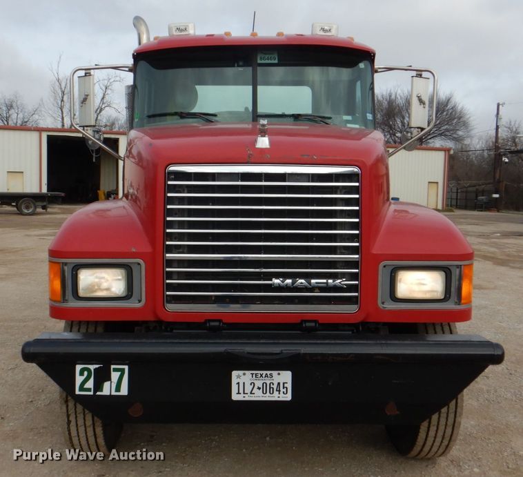 image for item DH5303 2008 Mack Pinnacle CHU semi truck