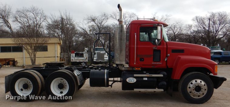 image for item DH5303 2008 Mack Pinnacle CHU semi truck