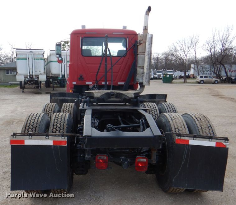 image for item DH5303 2008 Mack Pinnacle CHU semi truck