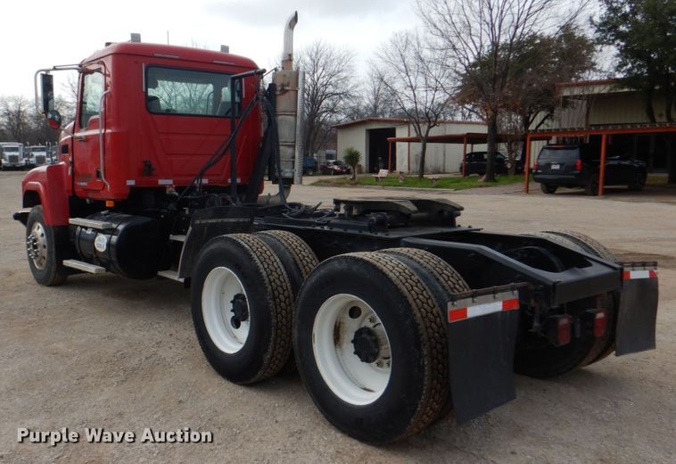 image for item DH5303 2008 Mack Pinnacle CHU semi truck