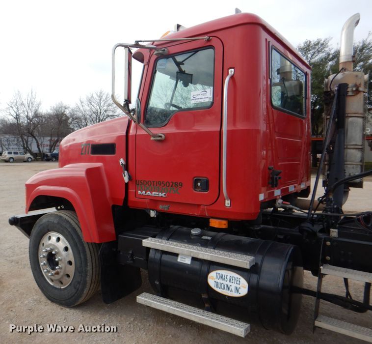 image for item DH5303 2008 Mack Pinnacle CHU semi truck