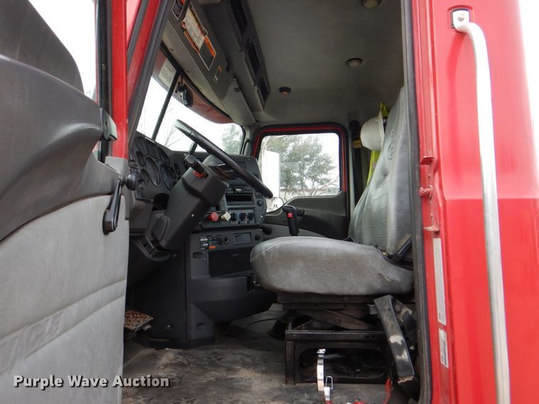 image for item DH5303 2008 Mack Pinnacle CHU semi truck