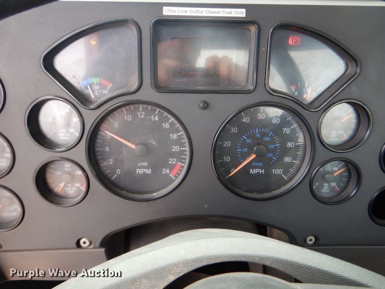 image for item DH5303 2008 Mack Pinnacle CHU semi truck