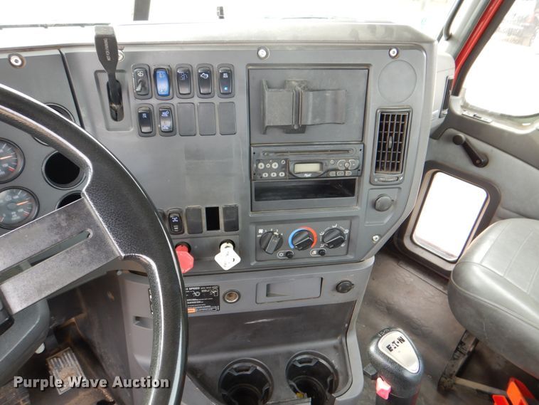 image for item DH5303 2008 Mack Pinnacle CHU semi truck