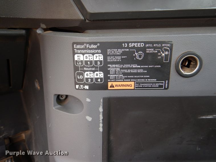 image for item DH5303 2008 Mack Pinnacle CHU semi truck