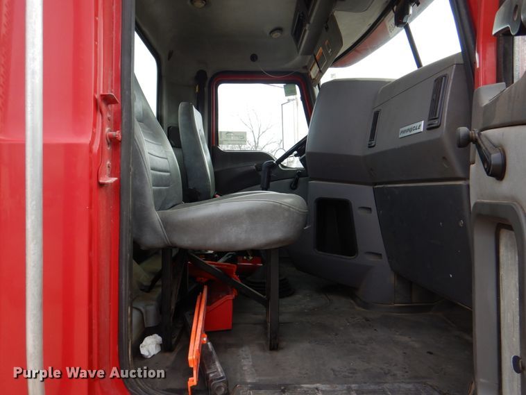 image for item DH5303 2008 Mack Pinnacle CHU semi truck