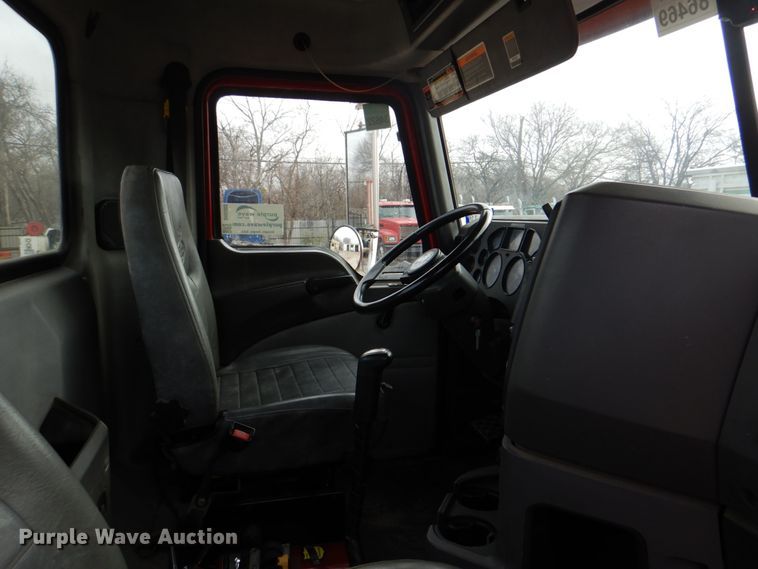 image for item DH5303 2008 Mack Pinnacle CHU semi truck