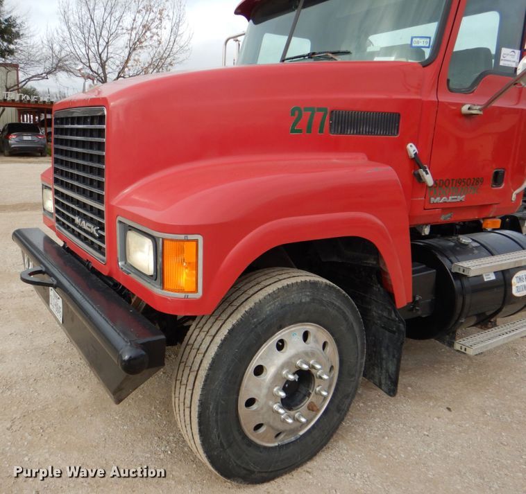 image for item DH5303 2008 Mack Pinnacle CHU semi truck