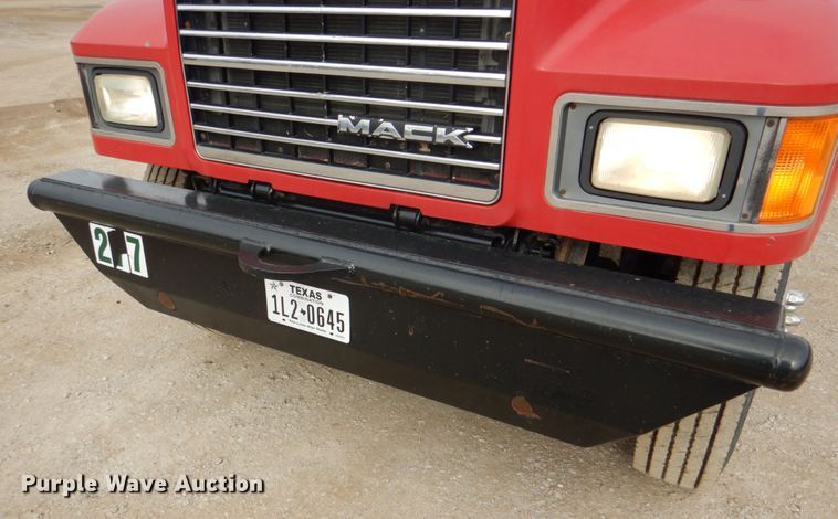 image for item DH5303 2008 Mack Pinnacle CHU semi truck