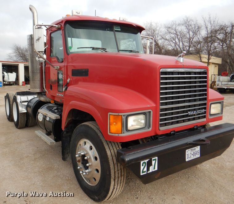 image for item DH5303 2008 Mack Pinnacle CHU semi truck