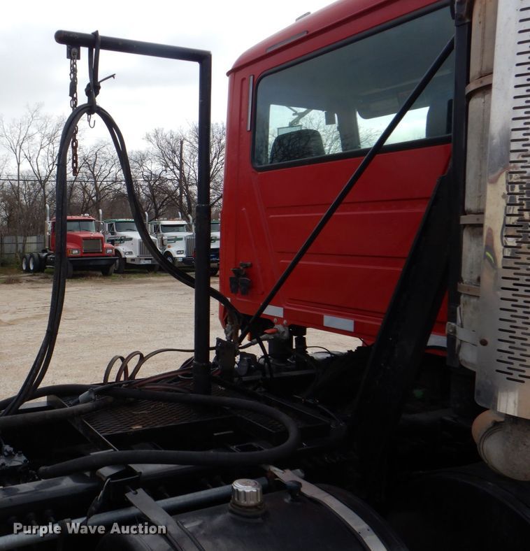 image for item DH5303 2008 Mack Pinnacle CHU semi truck