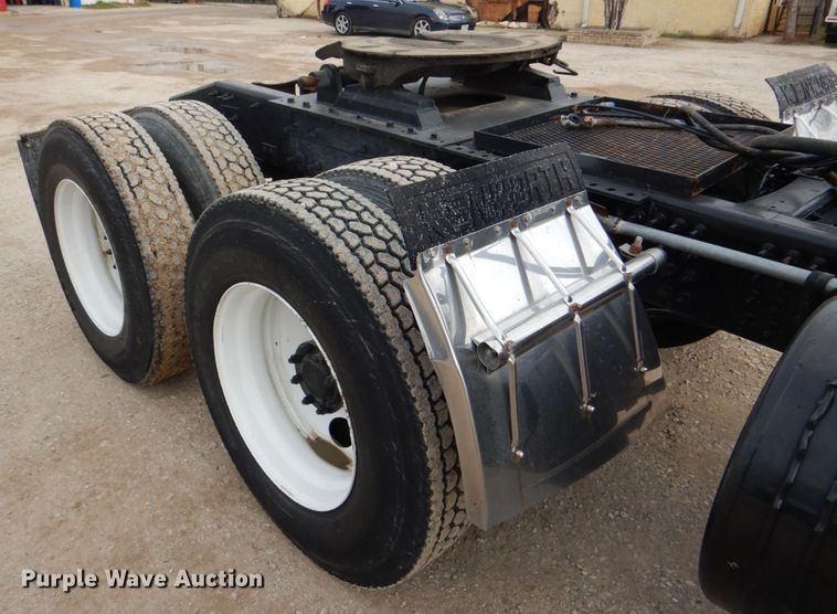 image for item DH5303 2008 Mack Pinnacle CHU semi truck