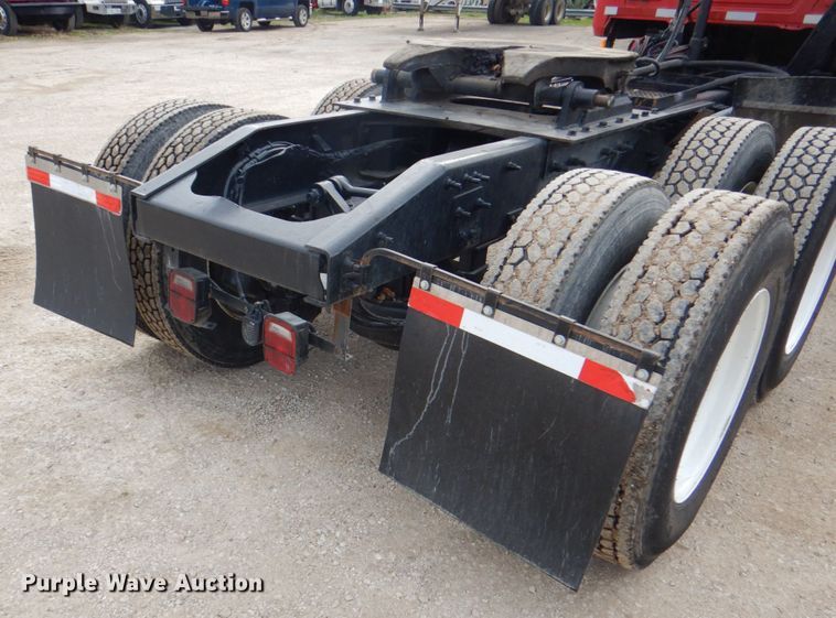 image for item DH5303 2008 Mack Pinnacle CHU semi truck