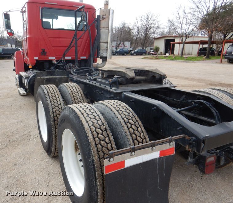 image for item DH5303 2008 Mack Pinnacle CHU semi truck