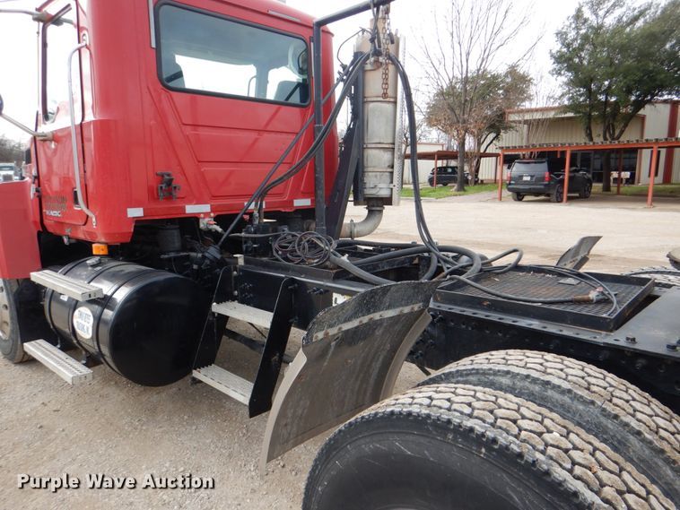 image for item DH5303 2008 Mack Pinnacle CHU semi truck