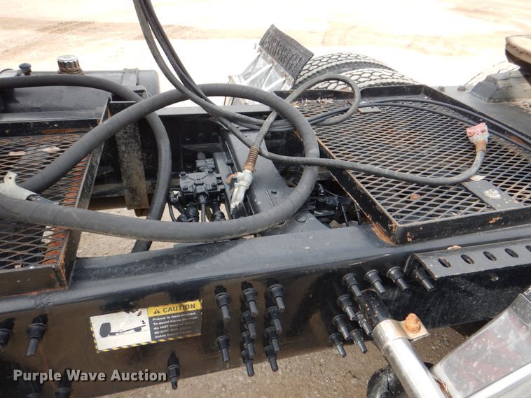 image for item DH5303 2008 Mack Pinnacle CHU semi truck