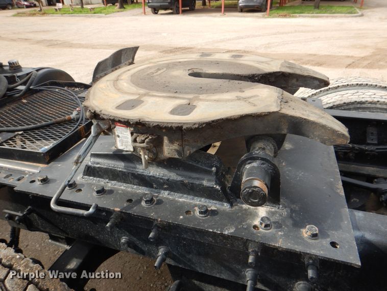 image for item DH5303 2008 Mack Pinnacle CHU semi truck