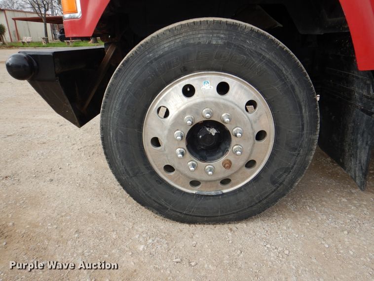 image for item DH5303 2008 Mack Pinnacle CHU semi truck