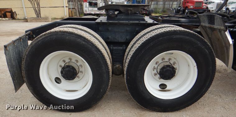 image for item DH5303 2008 Mack Pinnacle CHU semi truck