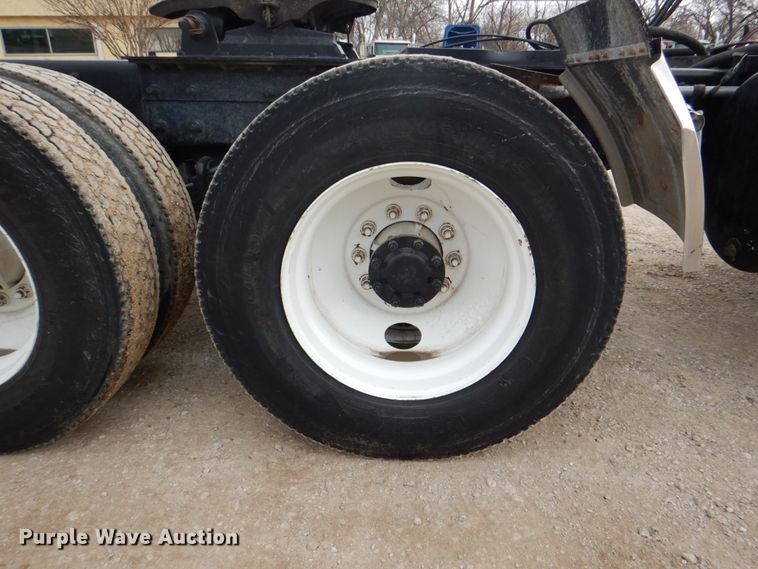 image for item DH5303 2008 Mack Pinnacle CHU semi truck