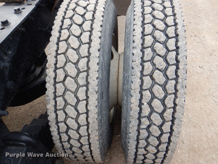 image for item DH5303 2008 Mack Pinnacle CHU semi truck