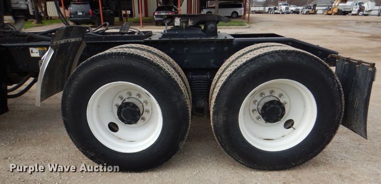 image for item DH5303 2008 Mack Pinnacle CHU semi truck