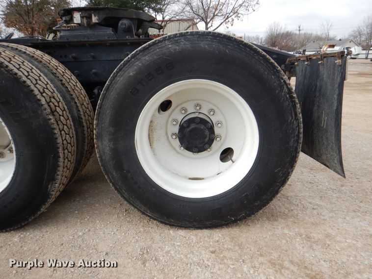 image for item DH5303 2008 Mack Pinnacle CHU semi truck