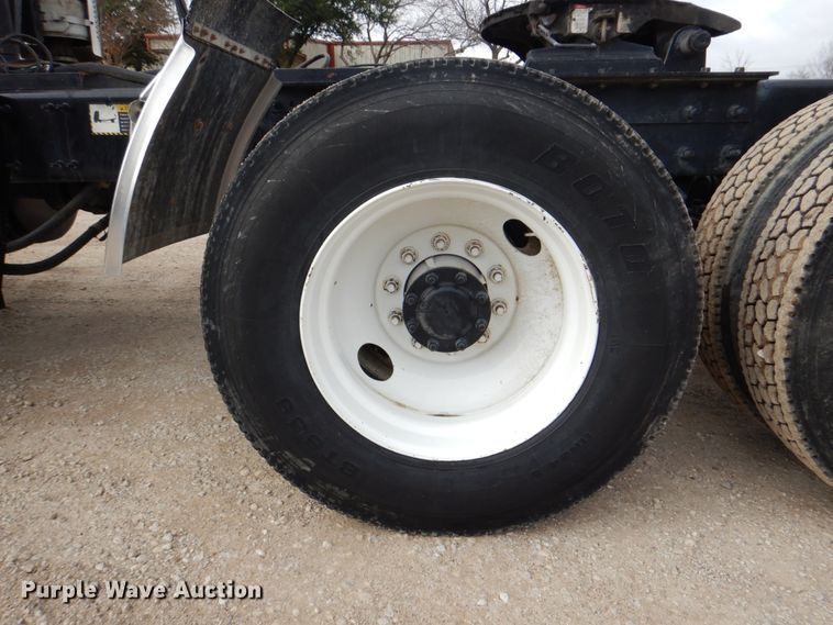 image for item DH5303 2008 Mack Pinnacle CHU semi truck