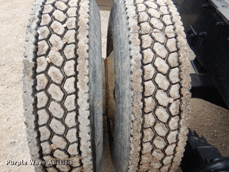 image for item DH5303 2008 Mack Pinnacle CHU semi truck