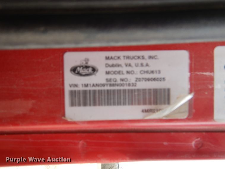 image for item DH5303 2008 Mack Pinnacle CHU semi truck