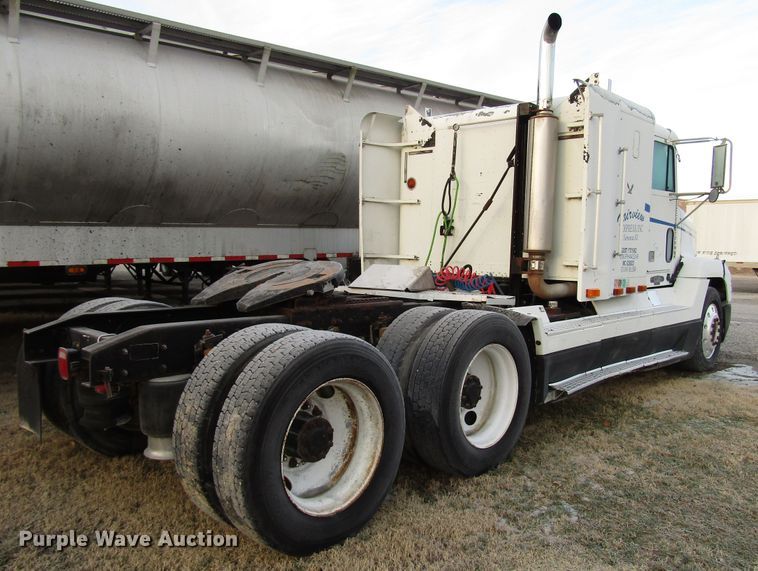 image for item DH8362 1993 Freightliner FLD semi truck