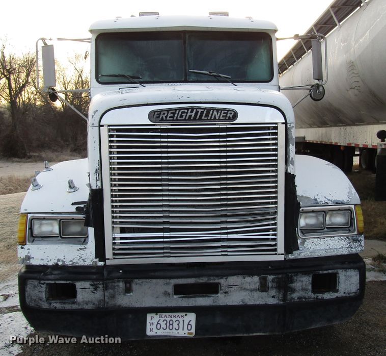 image for item DH8362 1993 Freightliner FLD semi truck