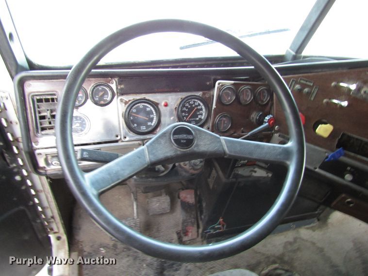 image for item DH8362 1993 Freightliner FLD semi truck