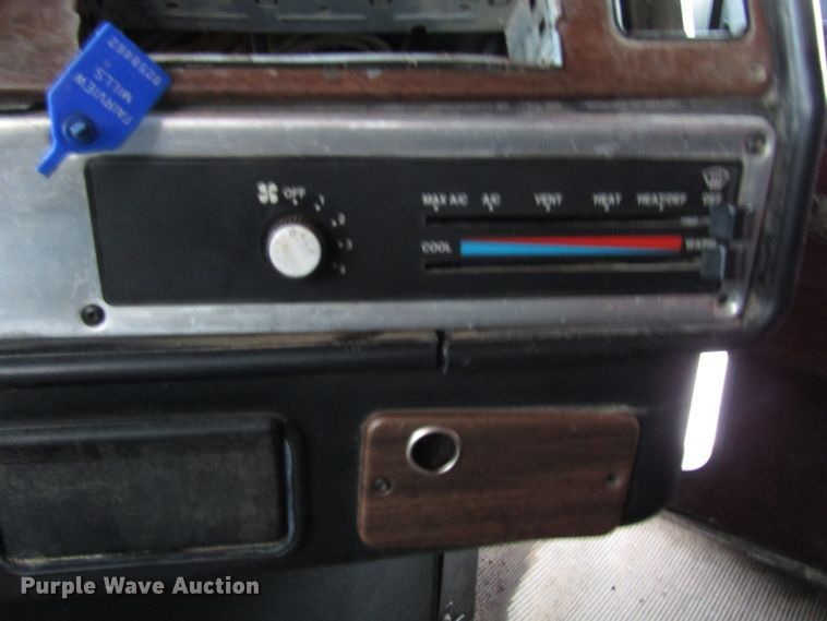 image for item DH8362 1993 Freightliner FLD semi truck