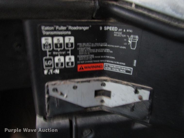 image for item DH8362 1993 Freightliner FLD semi truck