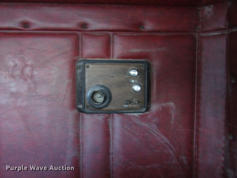 image for item DH8362 1993 Freightliner FLD semi truck