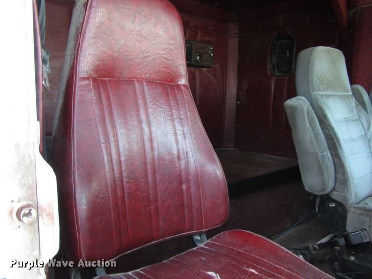 image for item DH8362 1993 Freightliner FLD semi truck