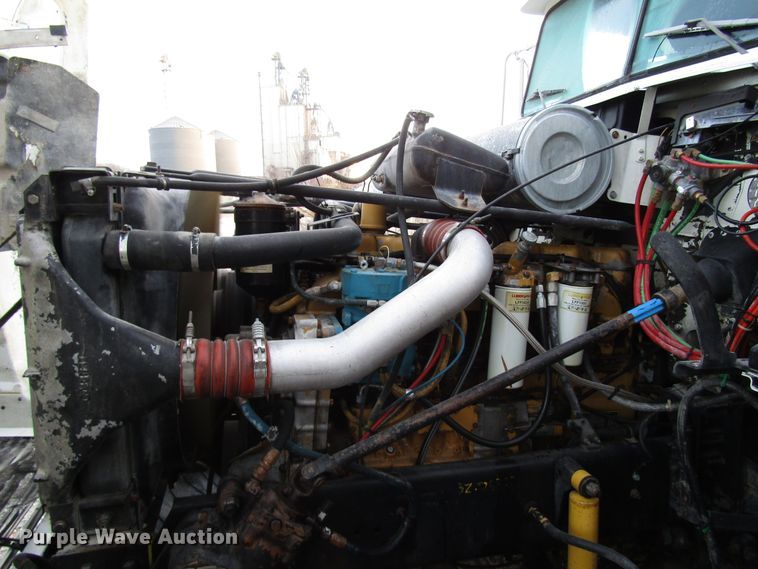 image for item DH8362 1993 Freightliner FLD semi truck