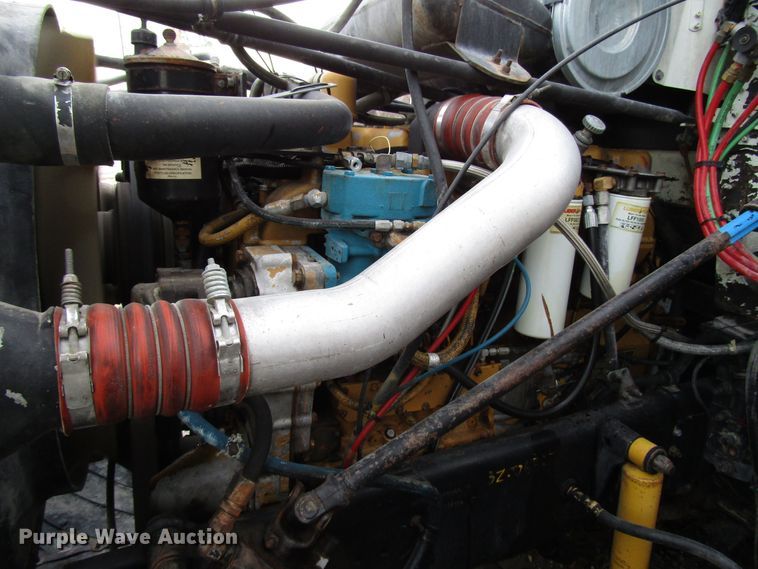 image for item DH8362 1993 Freightliner FLD semi truck