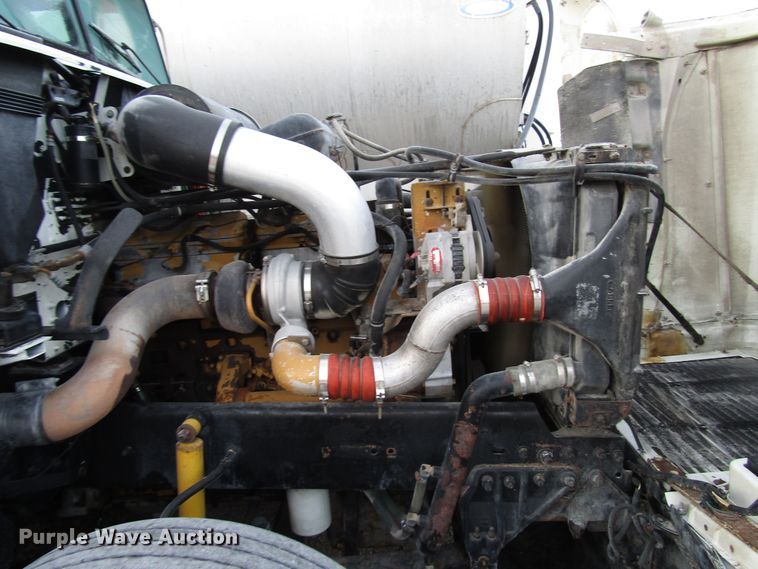 image for item DH8362 1993 Freightliner FLD semi truck