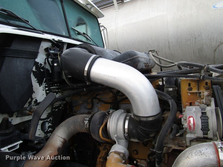 image for item DH8362 1993 Freightliner FLD semi truck