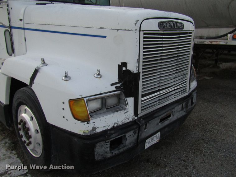 image for item DH8362 1993 Freightliner FLD semi truck