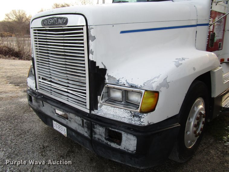 image for item DH8362 1993 Freightliner FLD semi truck