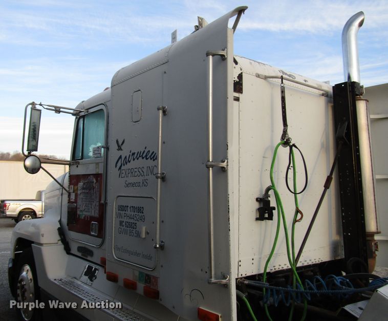 image for item DH8362 1993 Freightliner FLD semi truck