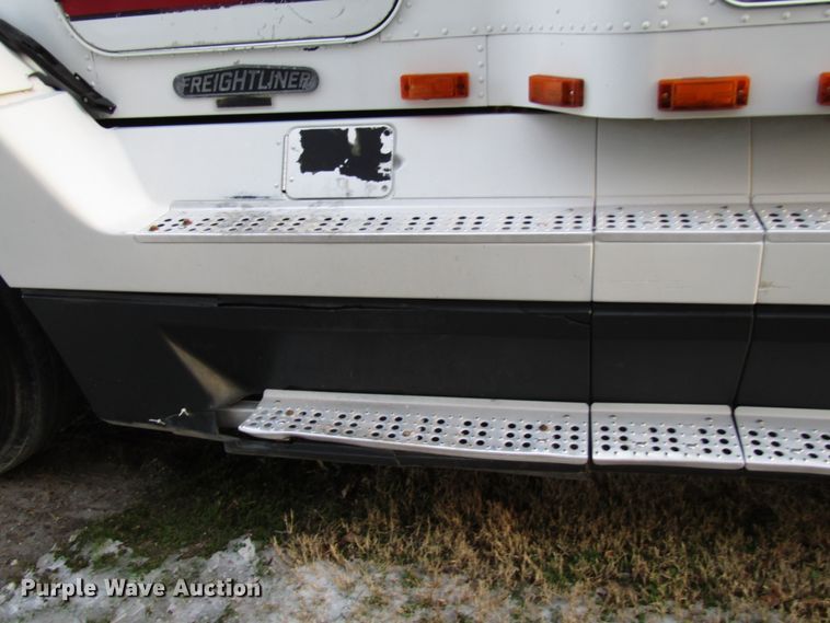 image for item DH8362 1993 Freightliner FLD semi truck