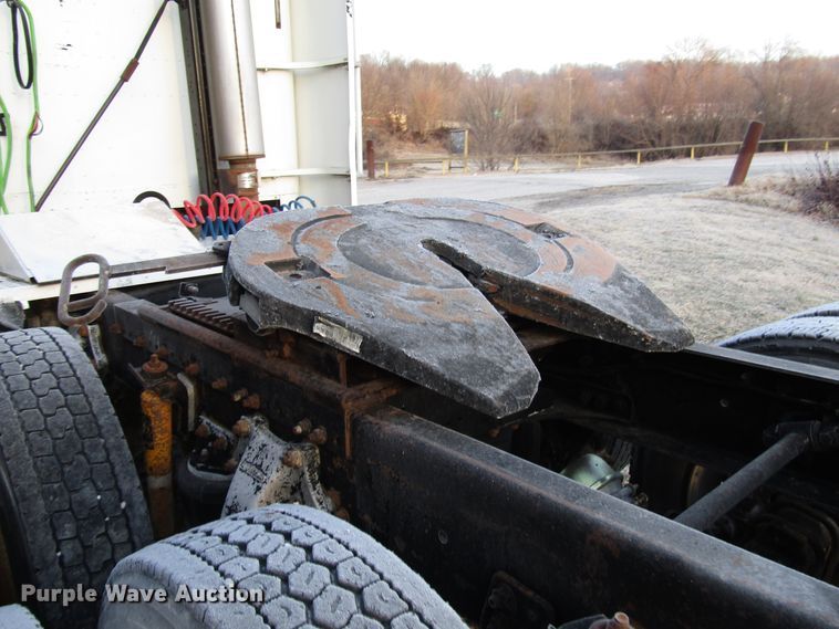 image for item DH8362 1993 Freightliner FLD semi truck