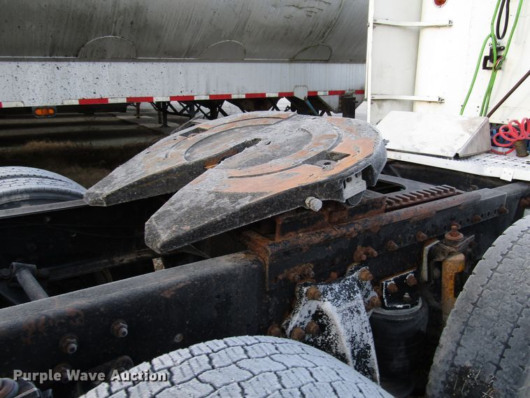 image for item DH8362 1993 Freightliner FLD semi truck