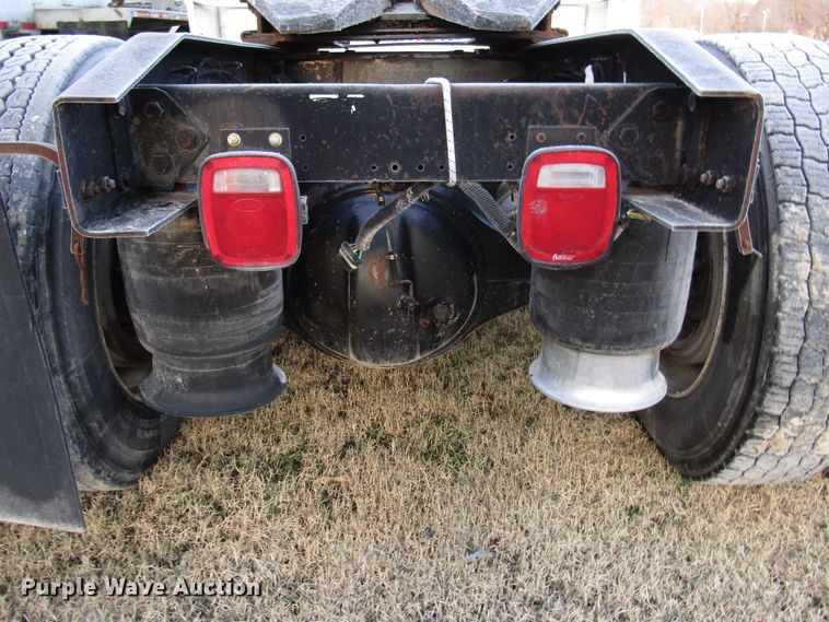 image for item DH8362 1993 Freightliner FLD semi truck