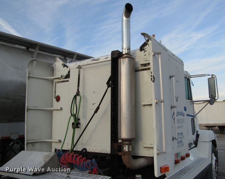 image for item DH8362 1993 Freightliner FLD semi truck